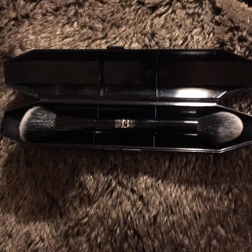 Kat Von D Dual Ended Face Brush